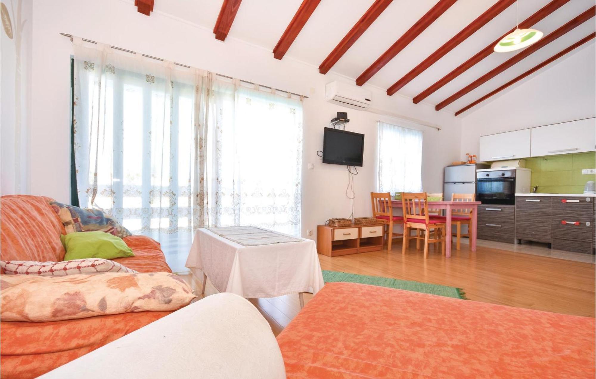 2 Bedroom Gorgeous Apartment In Stomorska Exterior photo