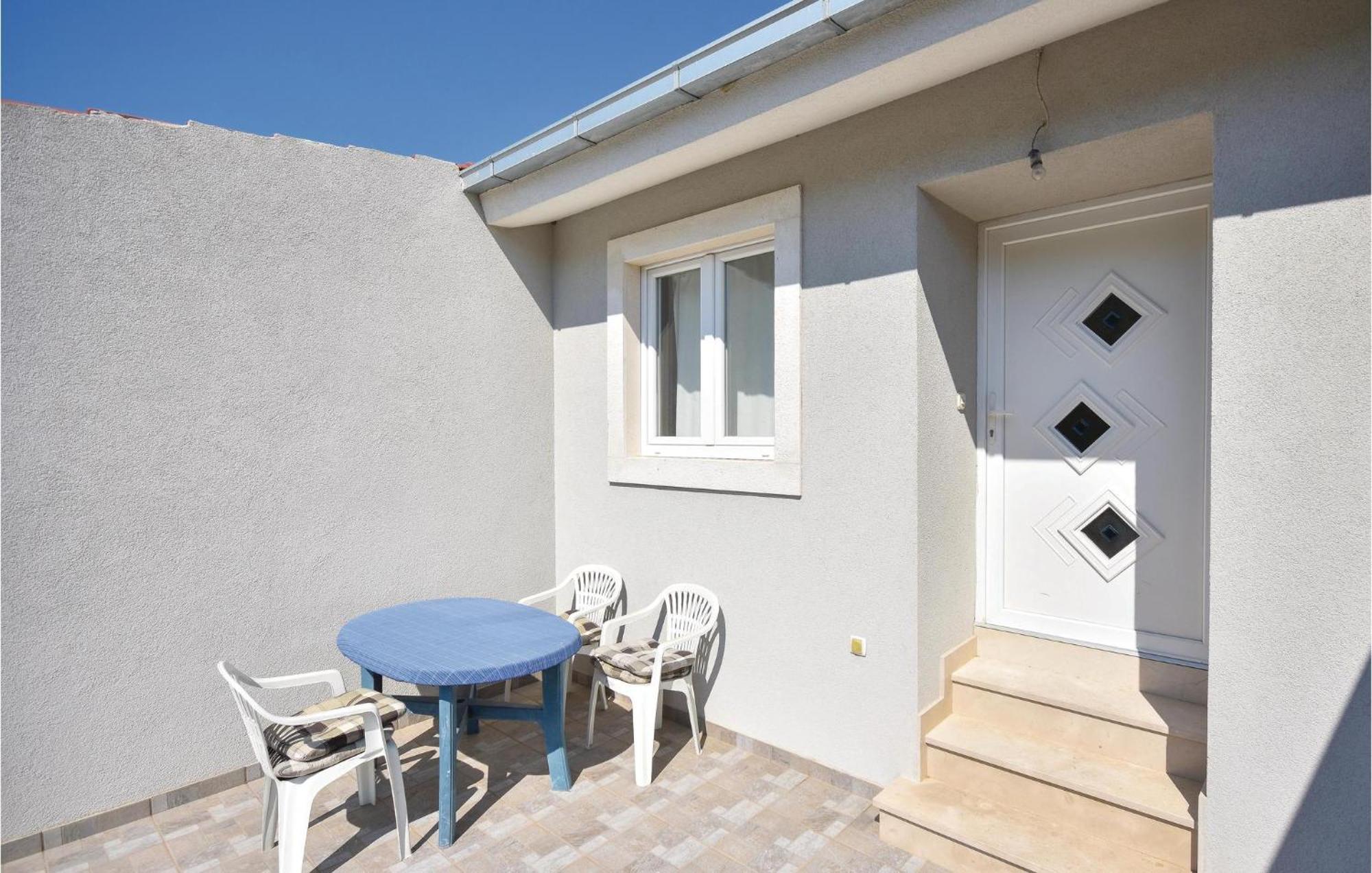 2 Bedroom Gorgeous Apartment In Stomorska Exterior photo